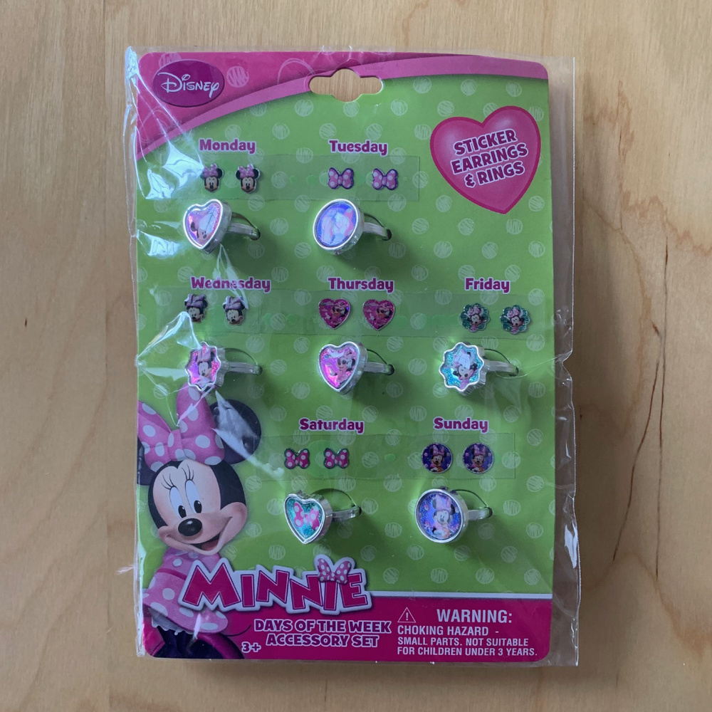 New-Disney-Minnie-Days of the Week-Accessory Set
